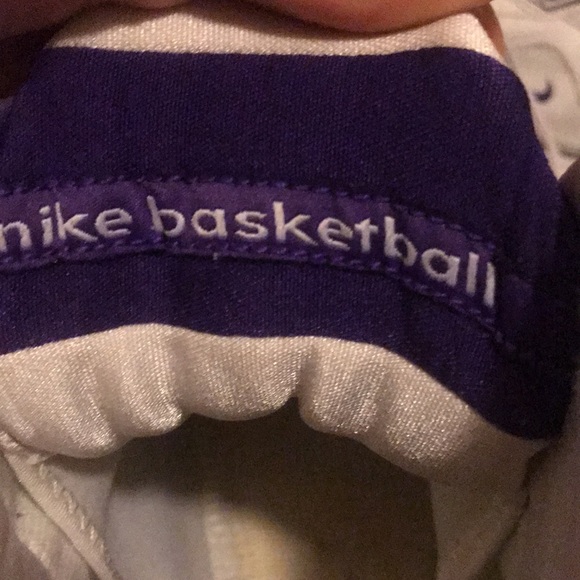 Game Worn Dual Autographed PJ Brown Charlotte Hornets NBA size 17 Nike Sneakers - Picture 4 of 8